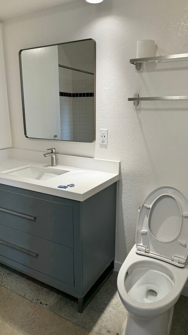 Baño - 701 Minnesota St