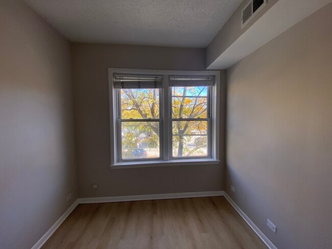 Foto del edificio - 4530 N Lincoln Ave