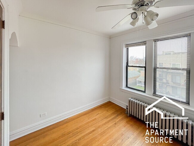 Foto del edificio - 2542 W Summerdale Ave