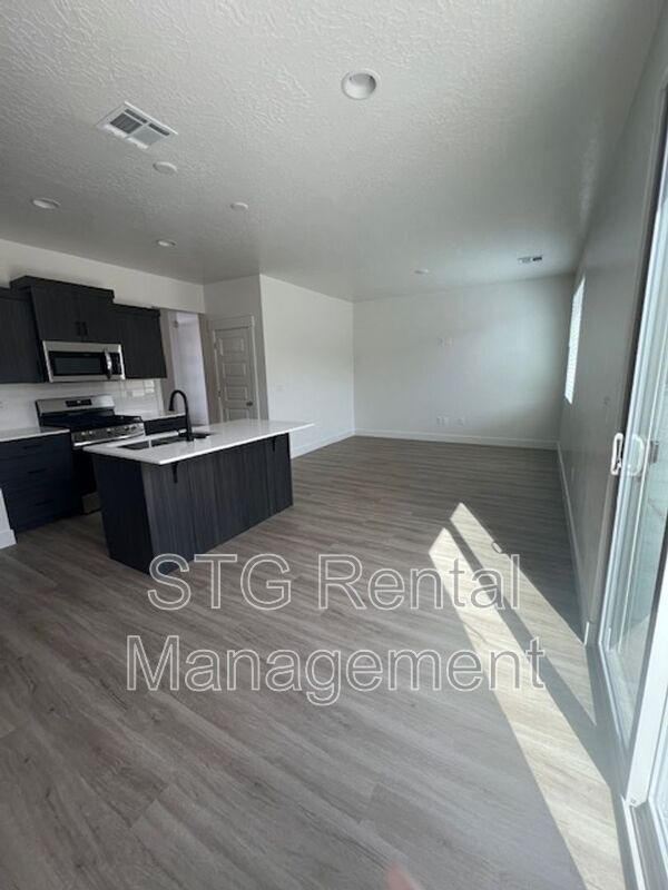 Foto del edificio - 4216 Strider Ln