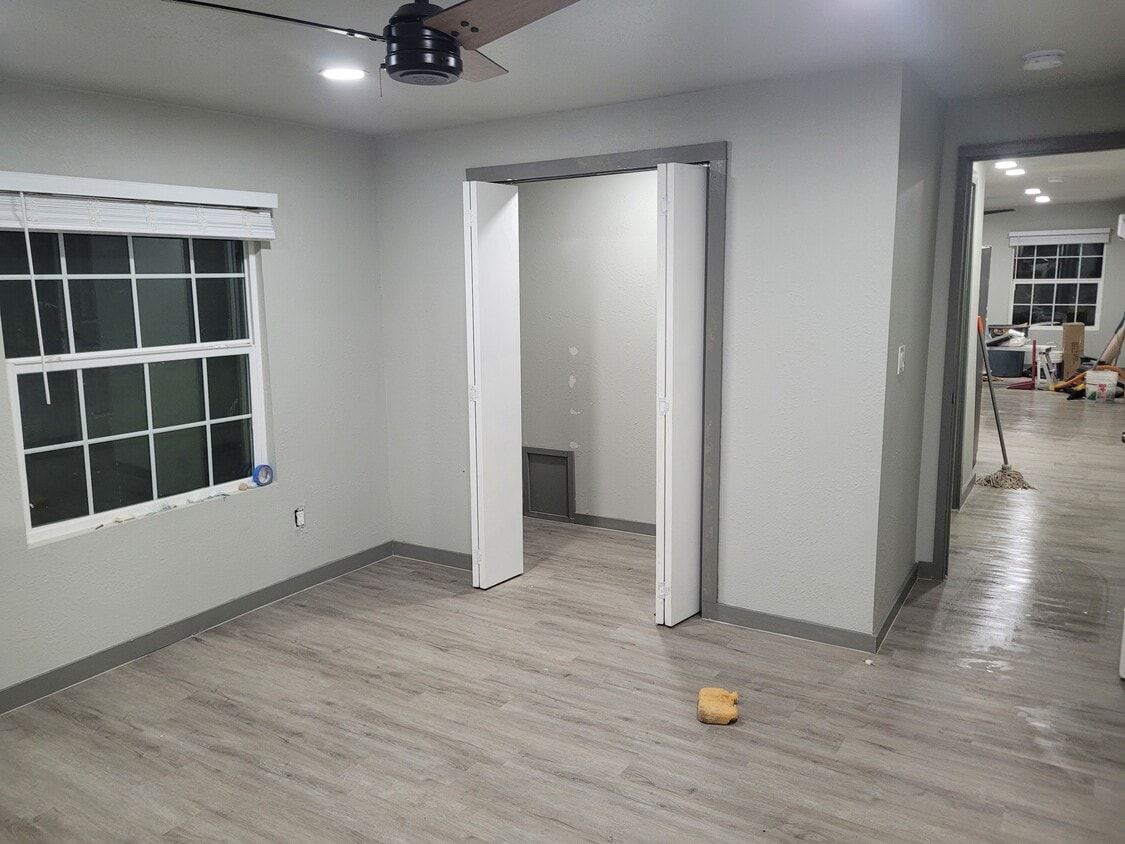 Building Photo - 2707 1st St