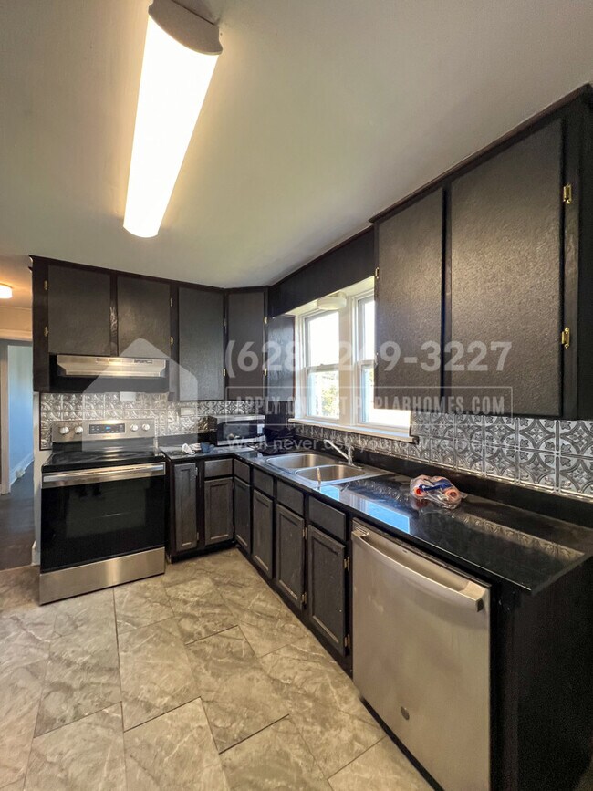 Building Photo - 7316 Park Dr