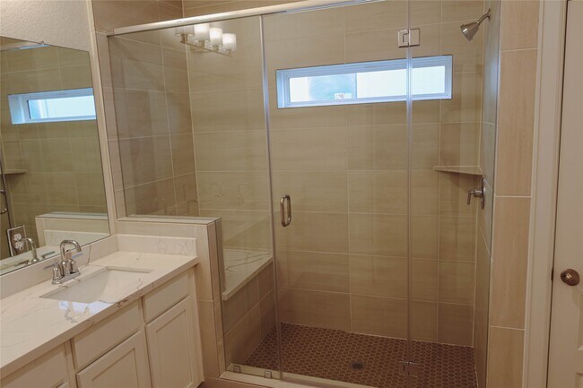 Foto del edificio - 3352 Vine Ter Trce