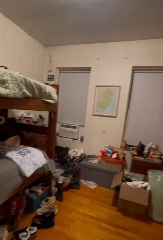 Building Photo - 65 Burbank St