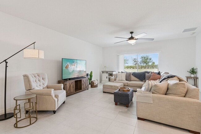 Building Photo - 1099 Calico Pointe Cir
