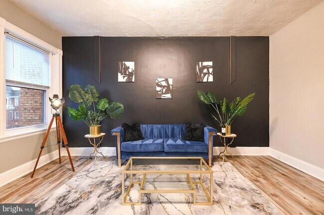 Foto del edificio - 728 Reservoir St
