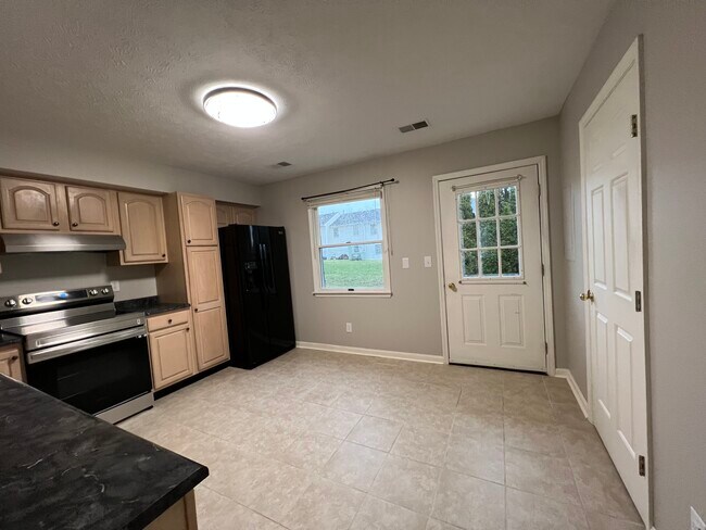 Building Photo - 2229 Buckingham Square