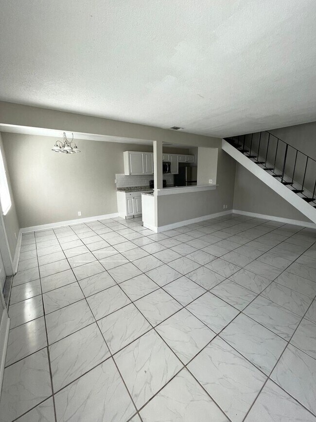 Building Photo - 2 br, 1 bath House - 830 E TIFFANY DRIVE #2