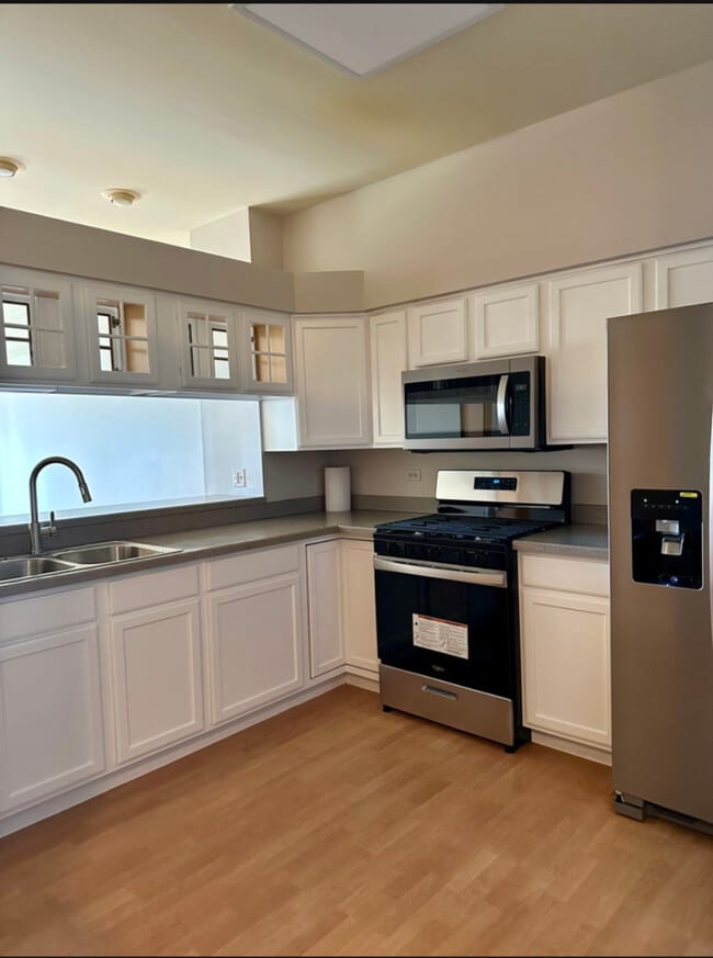 Foto del edificio - 709 Blossom Ct