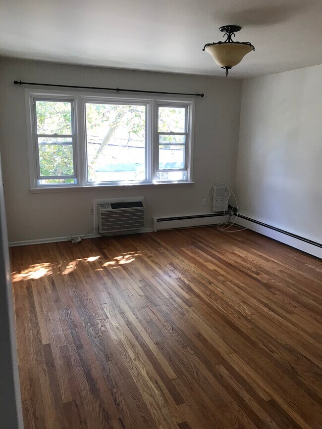 116 Filbert St Unit 2 nd floor, Roselle Park, NJ 07204 116 Filbert St Roselle Park, NJ