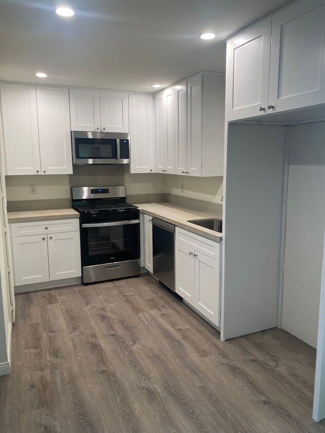 Primary Photo - 2 story 2 bed, 1 1/2 bath Monticello Condo