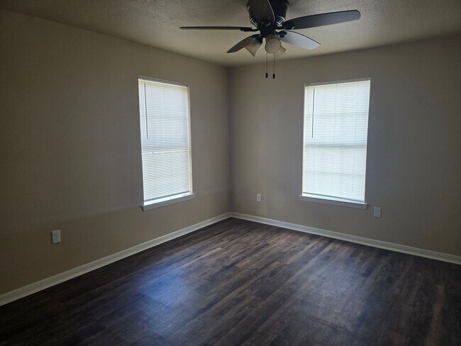 Foto del edificio - 1101-1103 SE 15th Street