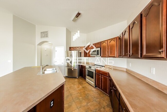 Building Photo - REDUCED!