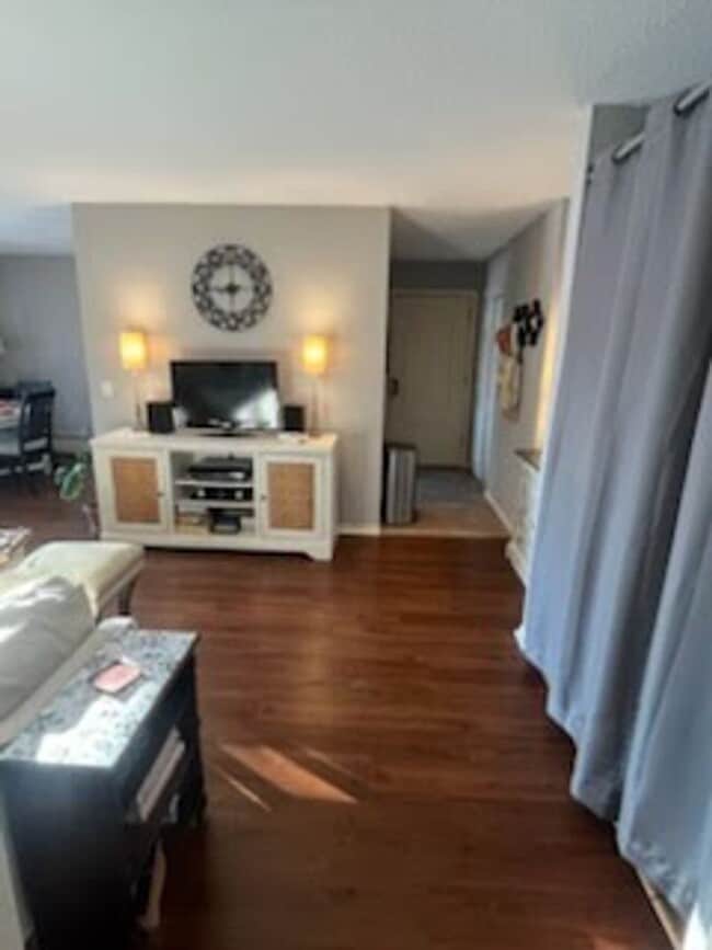 Building Photo - 1 Bedroom Condo in Hopkins