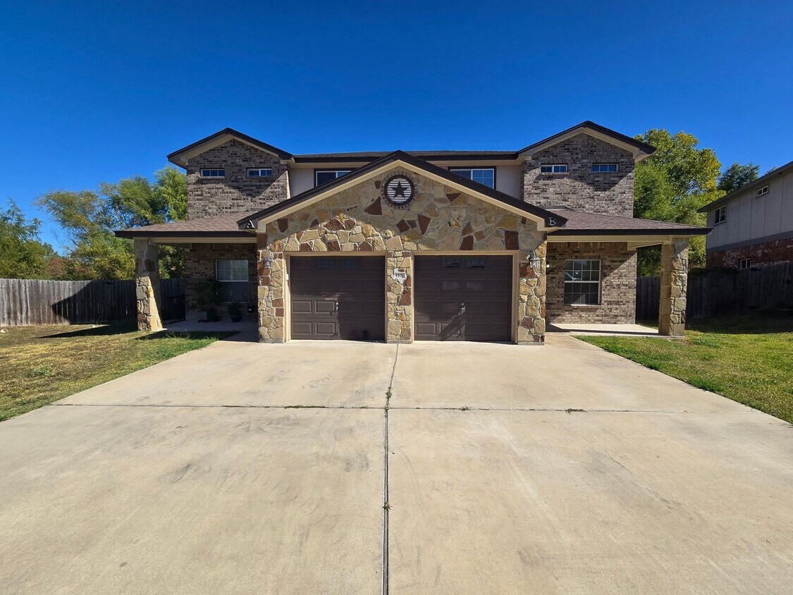 Primary Photo - 1101 Grace Point Dr