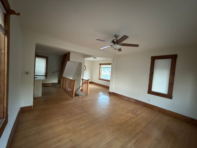 Building Photo - 869 Beech St