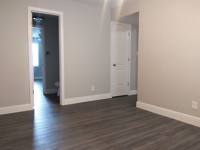 Building Photo - MORGAN AVE APARTMENTS