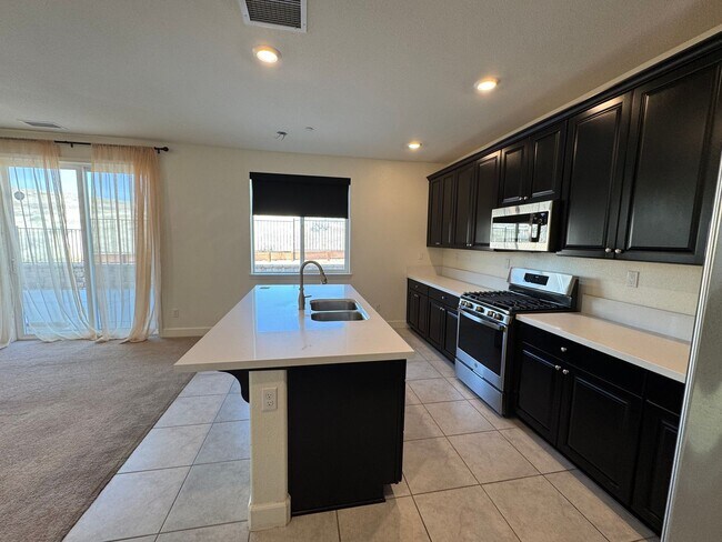 Foto del edificio - COMING SOON!! Stunning 4 Bed / 3 Bath NEXGEN Modern Home – $3,395/Month- Lesley Reilly Property