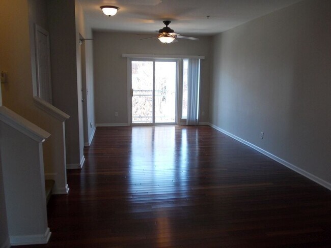 Foto del edificio - Awesome 2 Bed Condo in Desired NODA - The ...