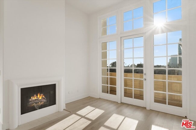 Building Photo - 1225 Armacost Ave