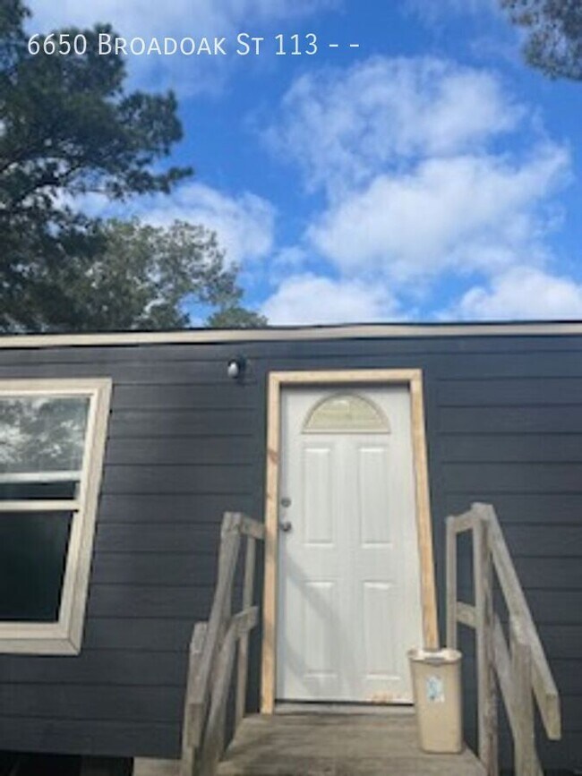 Foto del edificio - 6650 Broadoak St