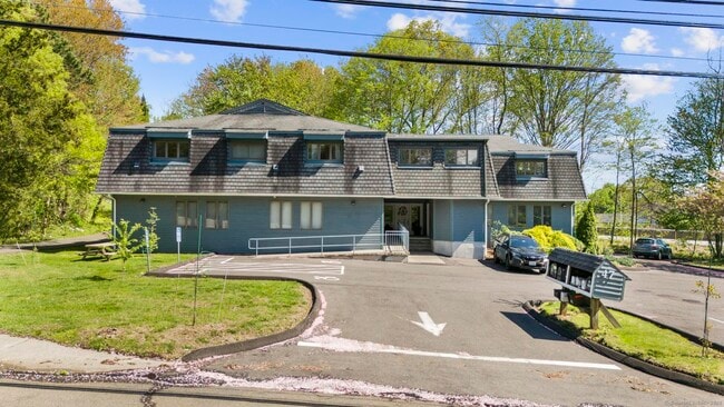 Foto del edificio - 47 Clapboard Hill Rd