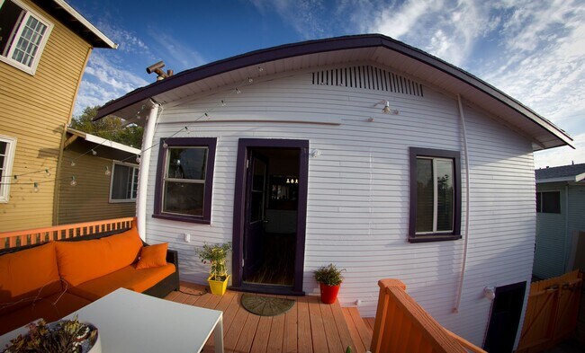 ¡Vista de la casa desde la terraza! - 5259 Aldama St