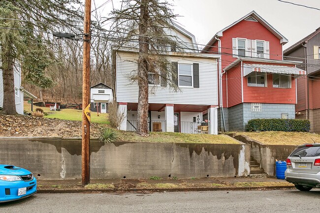 Building Photo - 408 W 10th Ave