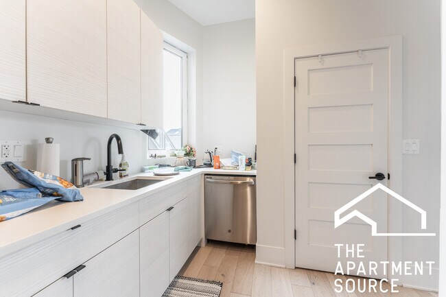 Foto del edificio - 3059 W Diversey Ave