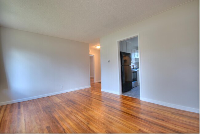 Building Photo - 71 Trowbridge Ln