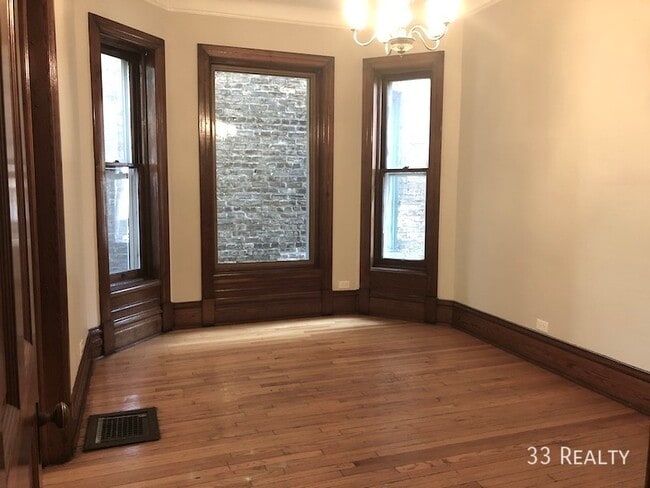 Building Photo - 2626 N Wilton Ave