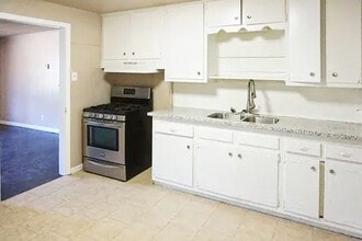 Building Photo - 4425 Harding Dr