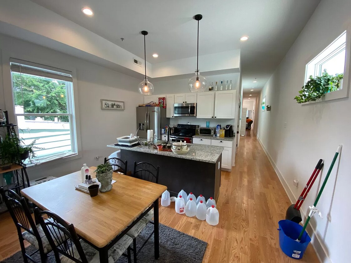 Foto principal - 2100 W Cary St