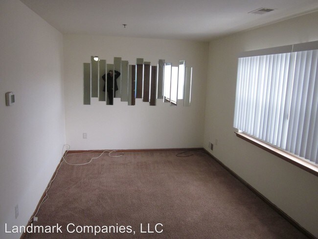 Building Photo - 147 E 5th Ave