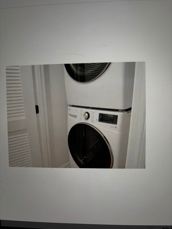 Building Photo - 663 Columbia Rd