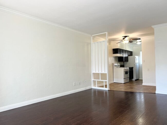 Building Photo - Bright 2 bed 1 bath in Pacific Beach