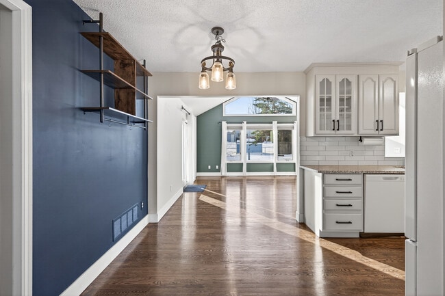 Building Photo - 15350 Drexel Way