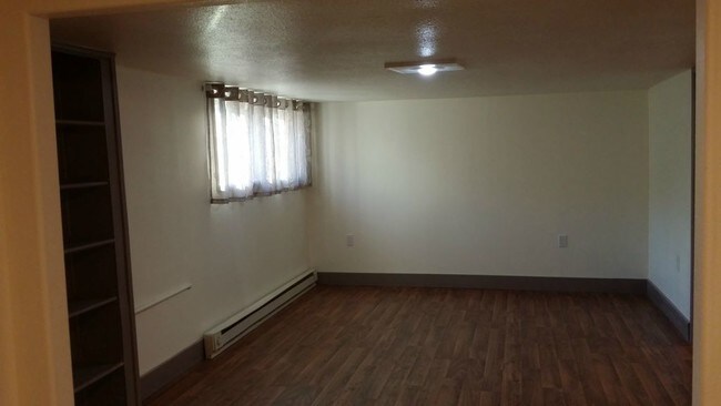 Foto del edificio - 220 E D St