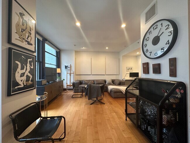 Foto del edificio - 460 S Spring St