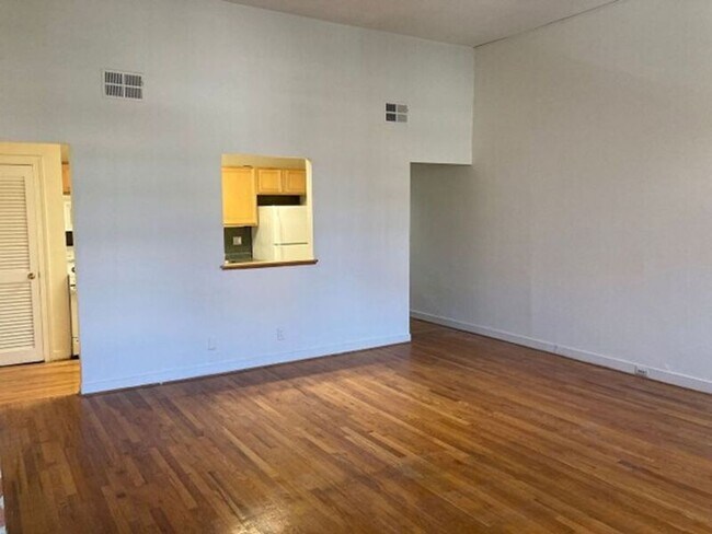 Building Photo - 17 W Preston St