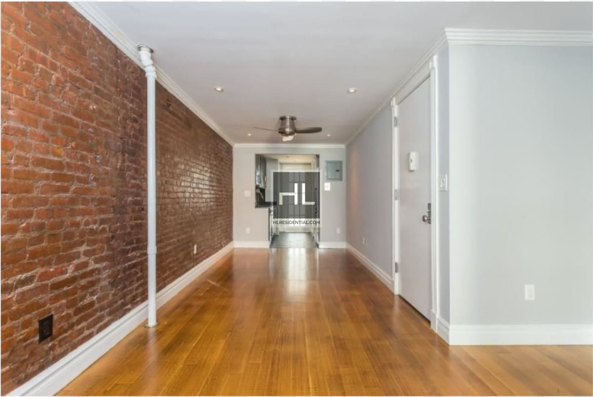 Foto principal - E 7TH ST.