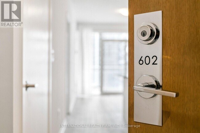 Photo du bâtiment - 2520 Eglinton Ave W