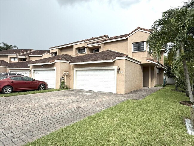 Foto del edificio - 19135 NW 82nd Cir Ct