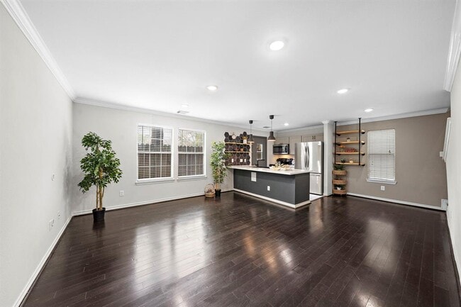 Building Photo - 9623 Elmview Pl