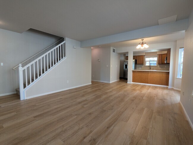 Foto del edificio - 4515 Starflower Dr