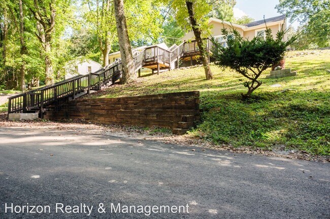 Building Photo - 3 br, 2 bath House - 712 Woodlawn Dr