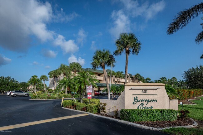Building Photo - CLOSE DOWNTOWN PUNTA GORDA. GROUND FLOOR U...