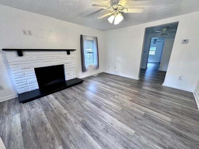 Foto del edificio - 4406 Grand Central Ave