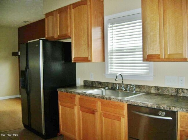 Kitchen 2 - 326 W Howard Dr