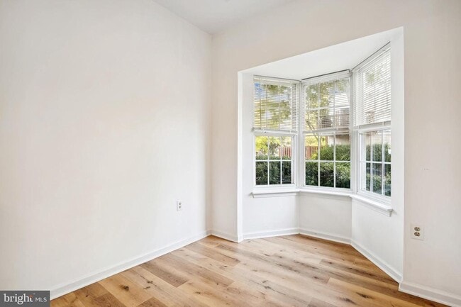 Building Photo - 1012 Simsbury Ct